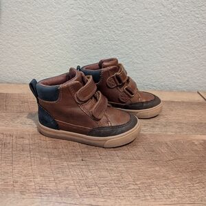Boys/Infants Cat & Jack Casual Boot - size 6